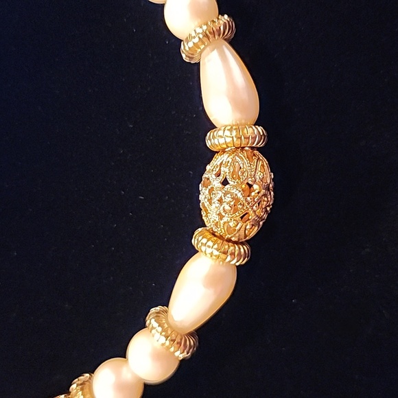 1928 Faux Pearl, Filigree Collar Necklace, Pre-loved in Excellent Condition - Picture 4 of 10